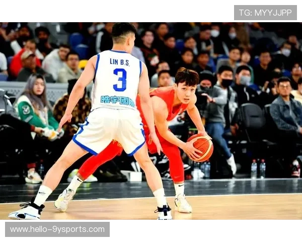 中国男篮冲击奥运资格赛，年轻球员展现全新竞技风采